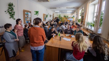 В НГАСУ (Сибстрин) состоялась игра по мотивам книги Льюиса Кэролла «Алиса в стране чудес» на английском языке