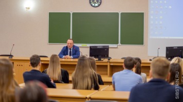 Ректор Юрий Сколубович встретился со студенческим активом вуза