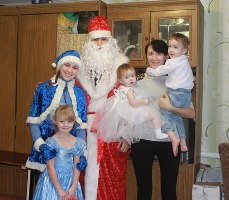 Педагогический отряд «Вверх» поздравил с Новым годом детей из малообеспеченных семей