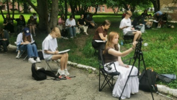 В Детской художественной школе НГАСУ (Сибстрин) завершилось традиционное мероприятие – пленэр