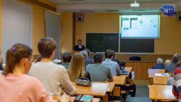 Институт строительства провел научный семинар «Конвейерная технология монтажа ограждающих конструкций высотных зданий»