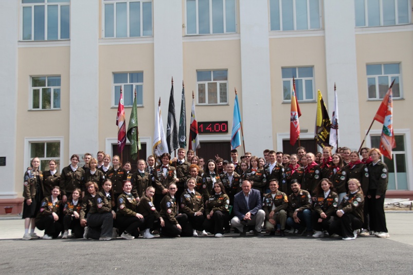 SYltrTTp_-c-800.jpg