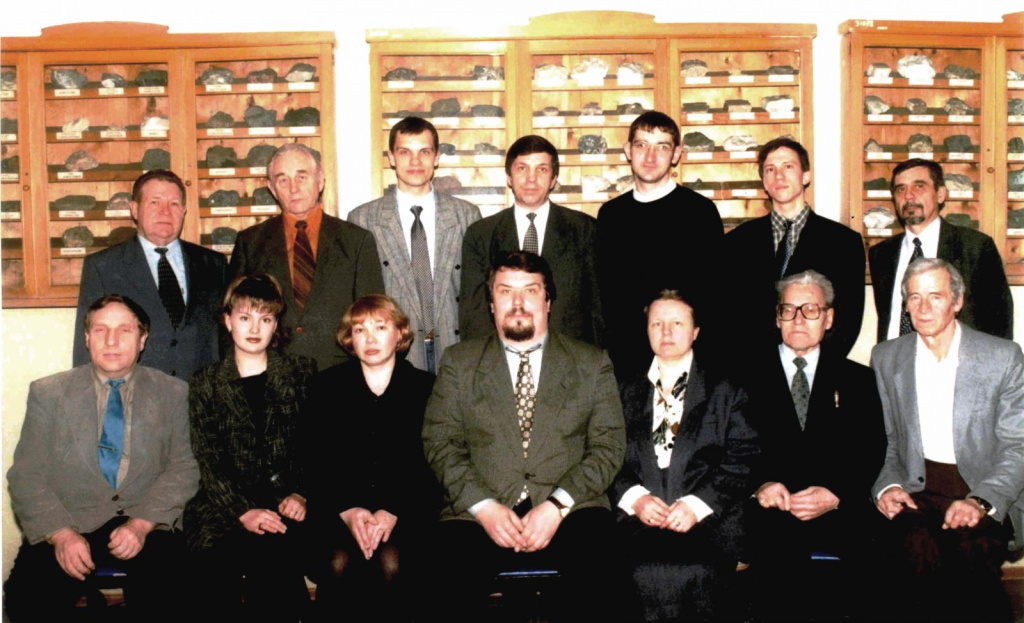 кафедра 1999г.JPG